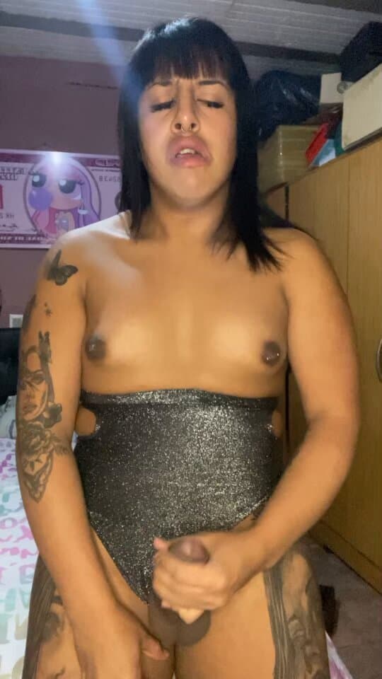 Click to view full size La coqueta o arianagostina famosa trans argentina negra villera creo que le gusta mucho el semen