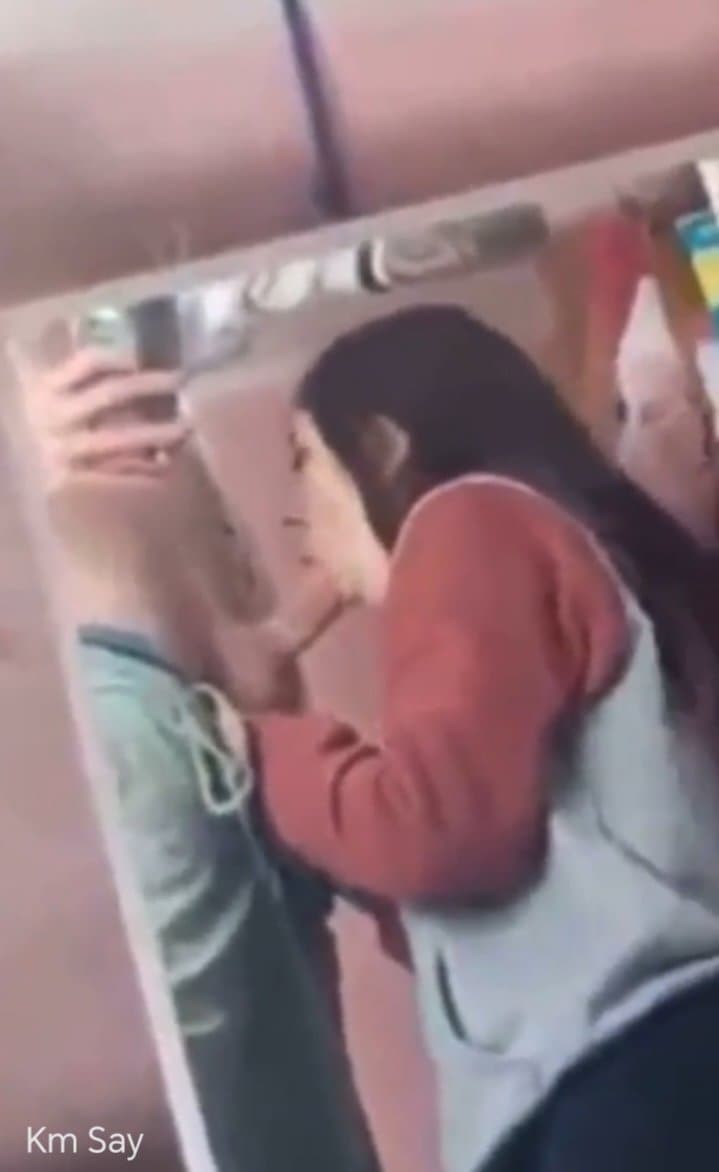 Hermanastra entra al cuarto a mamame la verg xq dice ser mi put4 mi perr4 q saca leche.