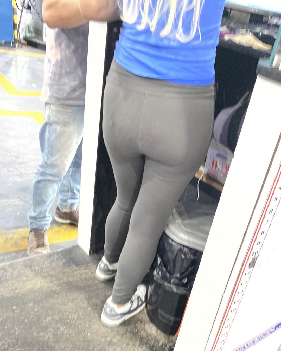 Click to view full size Mexican posto gás street candid part2