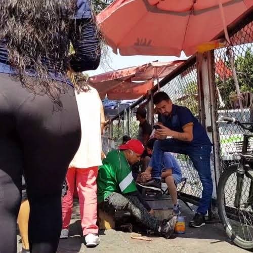 JOVITA SARABIA PASEANDOSE CON SU ENORME CULO EN LICRAS EN SU TRABAJO UNA GRAN PUTA DE LA MERCED