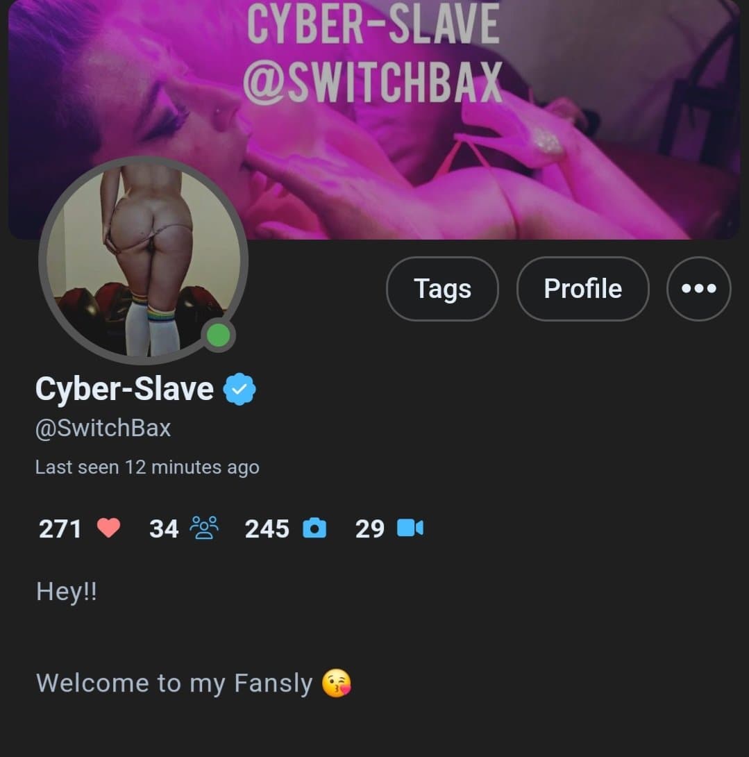 Slut stripping nude on live cam