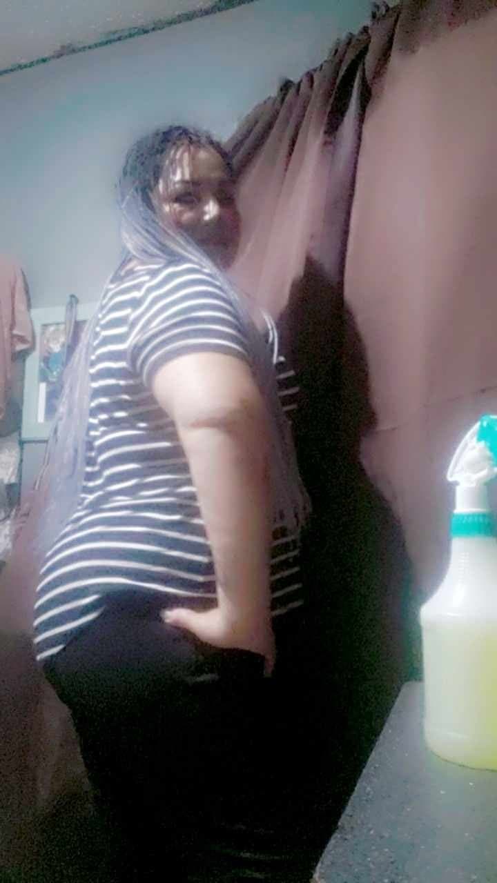 Mi madrastra por andar de puta le destrozaron el culo,el desconocido la obligó a tener anal