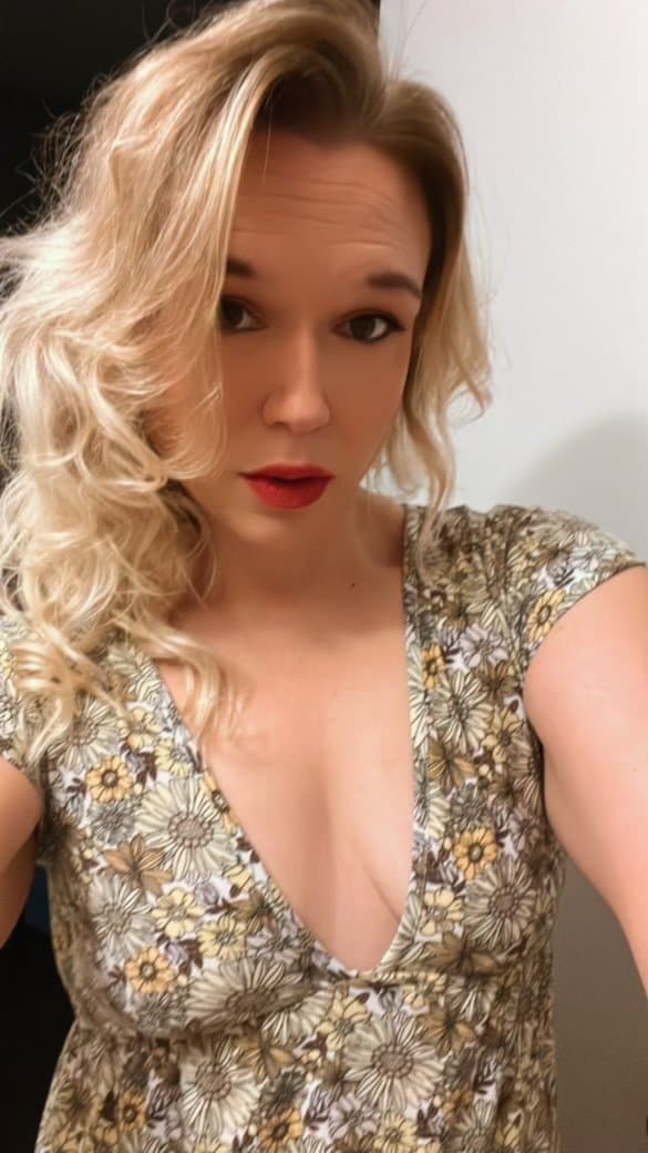 Click to view full size Hotwife risk… don’t save her ?