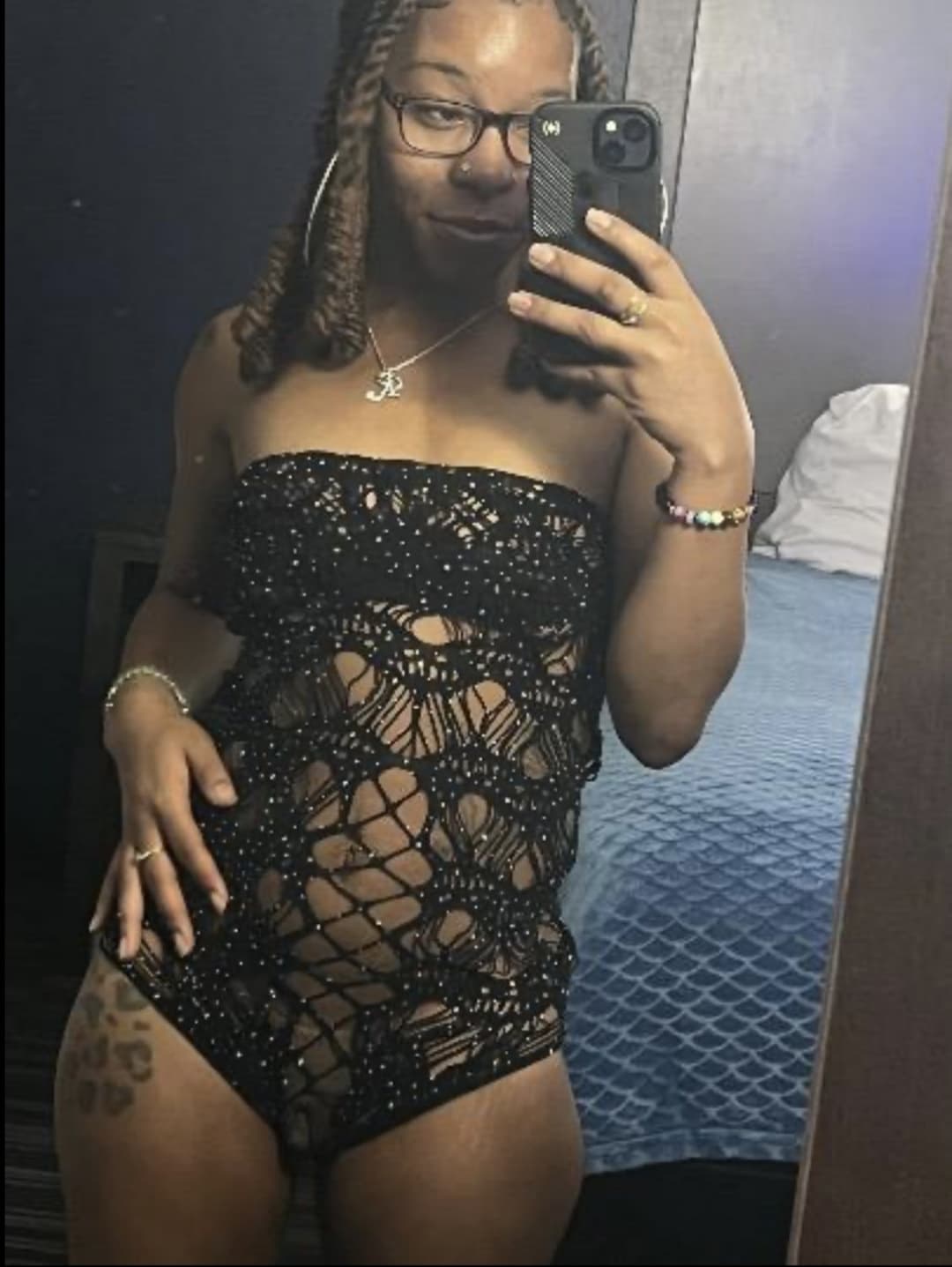 Cute slim thick  ebony eater