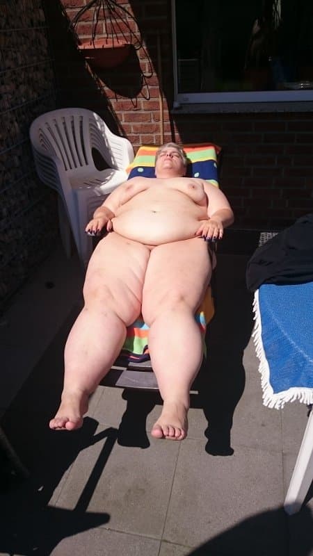 Fat german SSBBW nude in garden