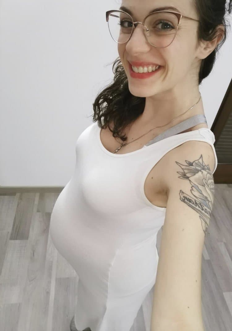 Big Tit Slut (Big Sister in Profile)??