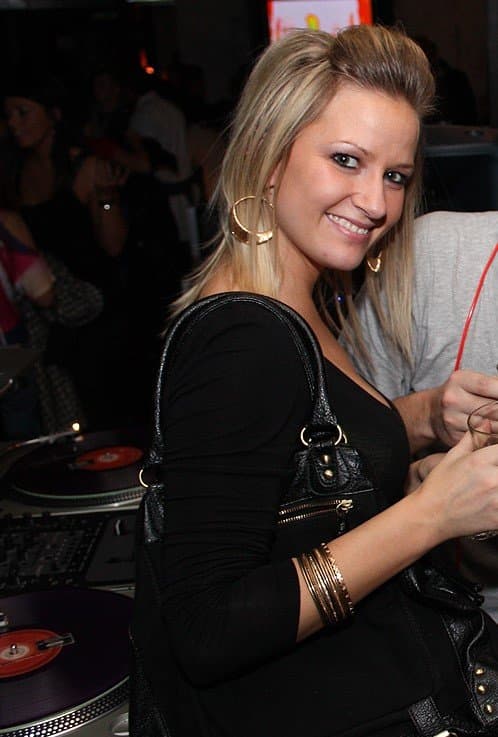 Wonder what made Jaime, Stephanie, and Heather happier. Iowa States bowl win or flashing for G G W