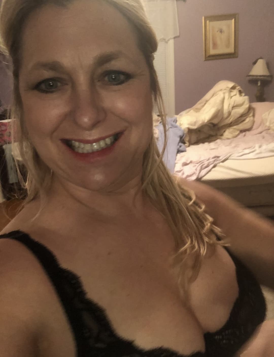 Found boob pic in lingerie of my mom