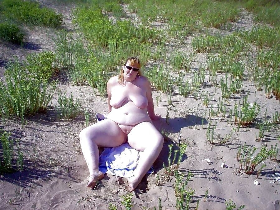 BBW- Grosse cochonne sur la plage