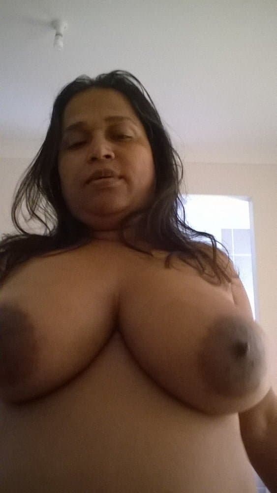 Voluptuous bhabhi from Dhaka, Bangladesh. No one could resist to pound this bhabhi????