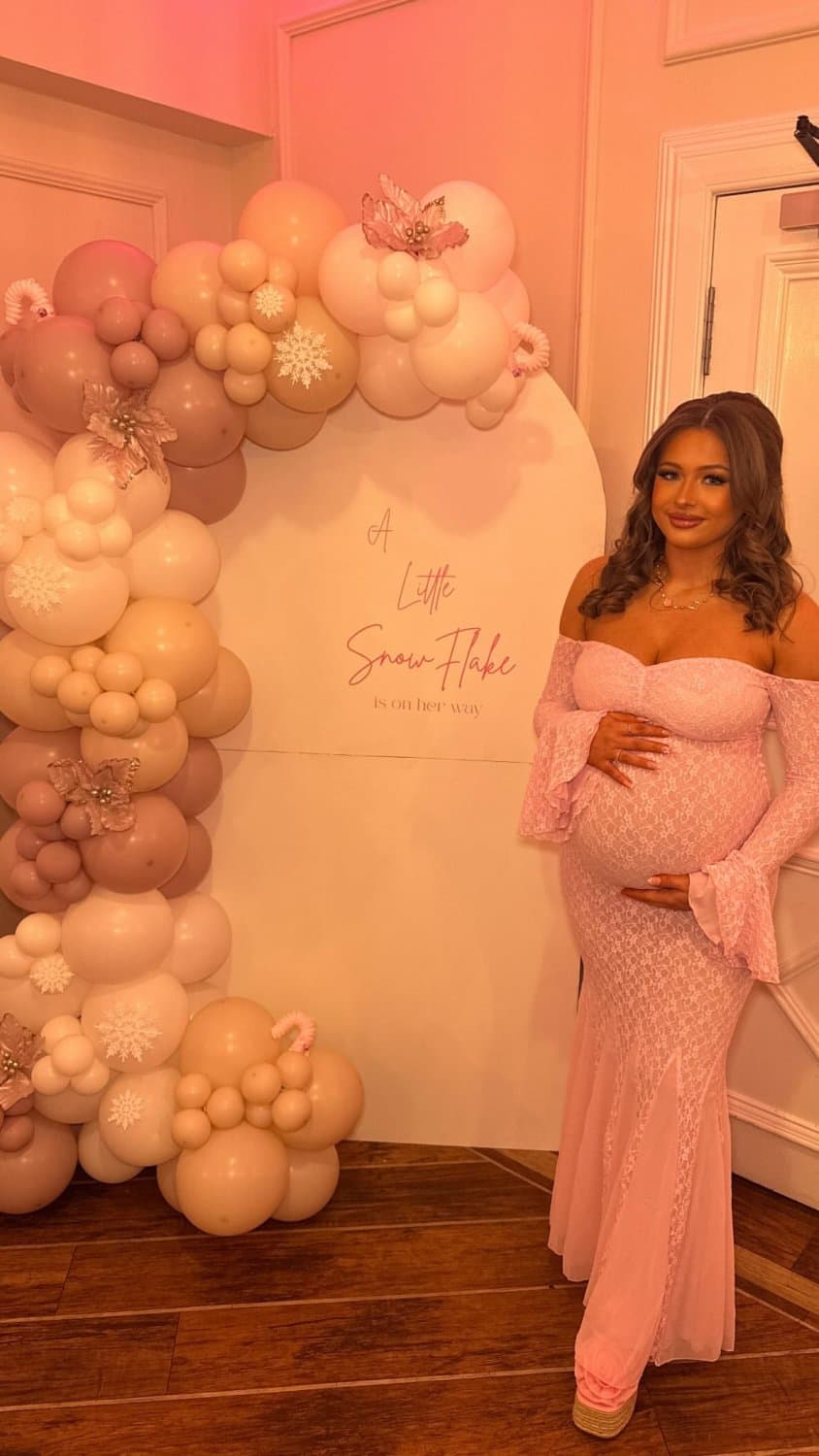 Pregnant teen Hannah big tits 2