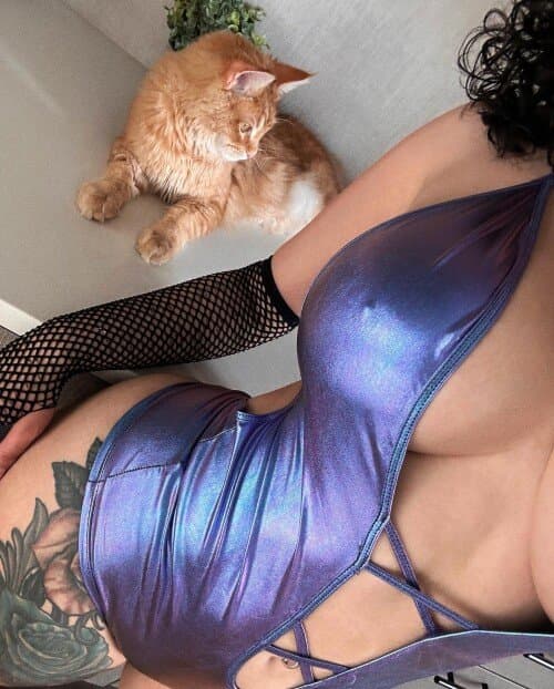 Holy fuck this girl is smoking hot