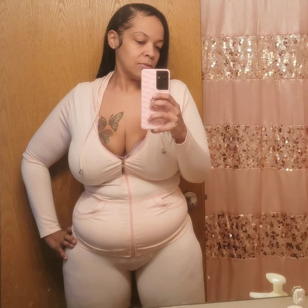 Click to view full size Redbone ebony auntie that got the if We go to the hotel we FUCKIN video & I would not pull out 134