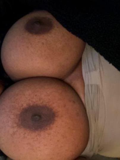 Click to view full size Big beautiful thick and busty ebony bbw milf mom big booty left her phone unlocked
