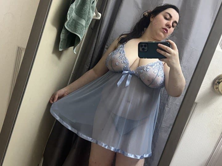 Click to view full size Gordinha se exibindo com as lingeries