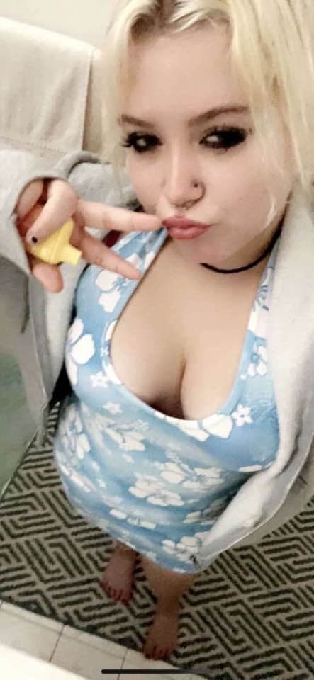 18 year old Alternative Teen Ashlyn