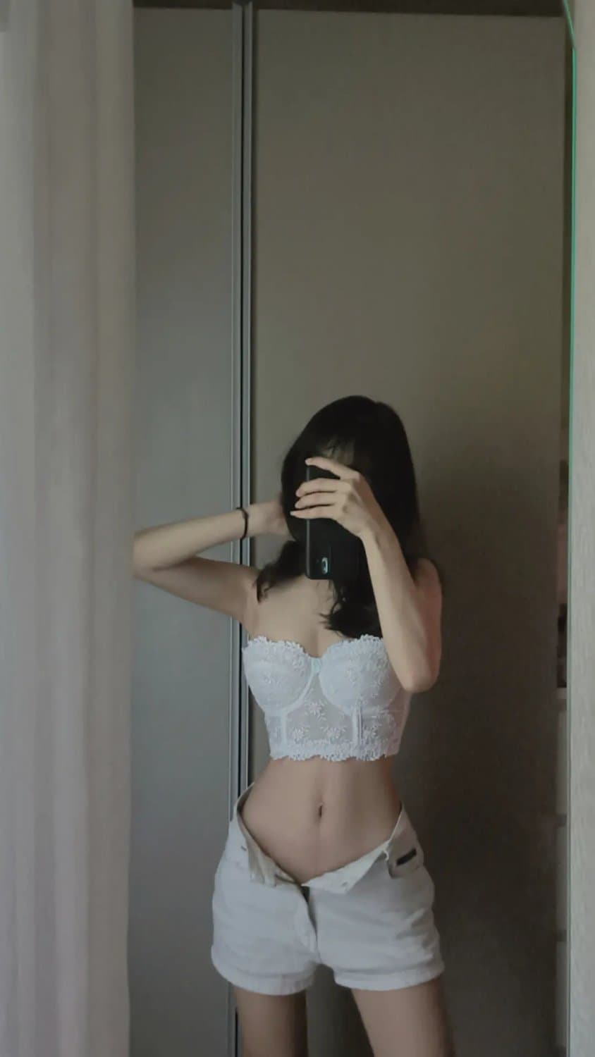 Sexy Big boobs Thai college babe shows her hot and busty body on Instagram