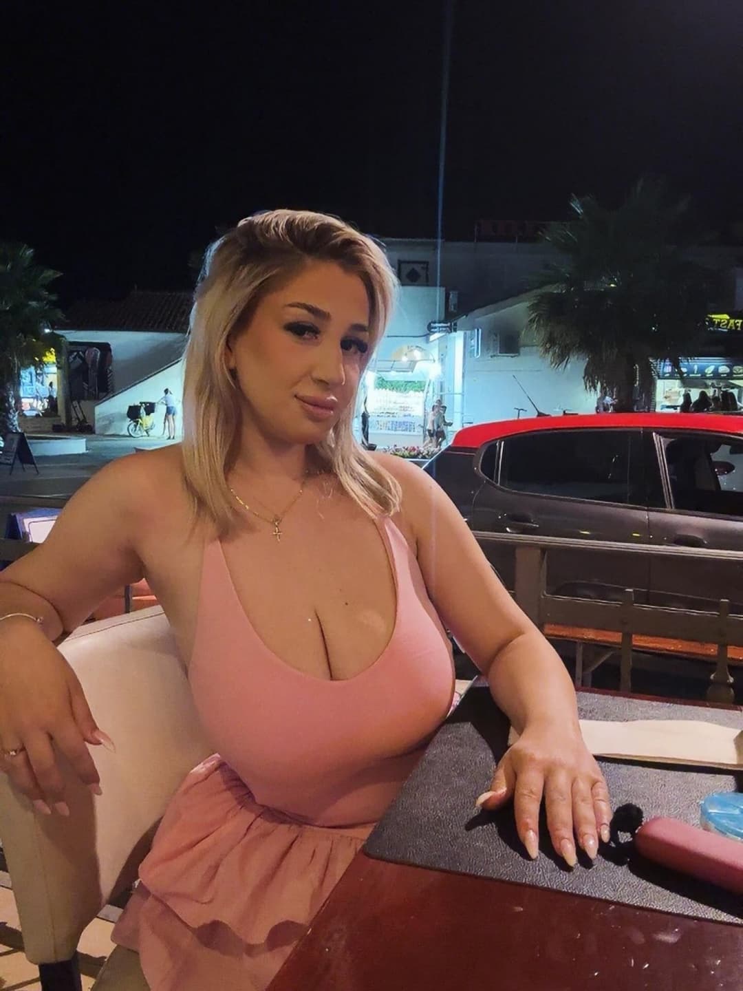 Teen nipple slip on live (HUGE TITS)