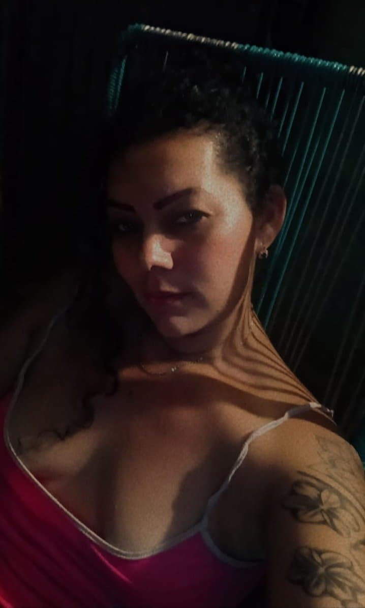 Click to view full size Esta puta me vende contenido exclusivo?maría