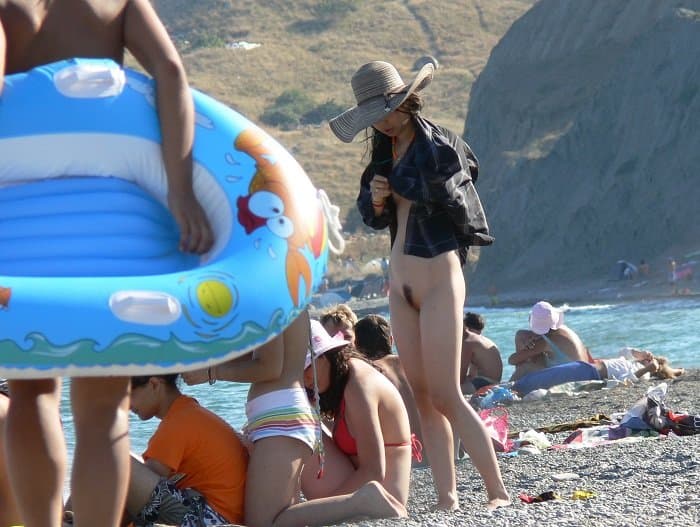 Bottomless Girls in Public 2