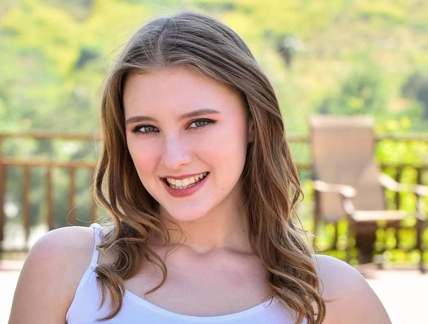 Melody Marks face tease (cumshots, fucking etc)