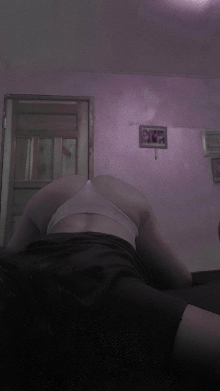 Mamacita rica tomándose fotos ?