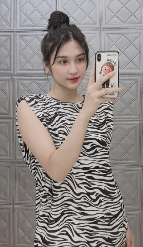 Pretty Asian VietNam Girl Voyeur HiddenCam Toilet Shitting.