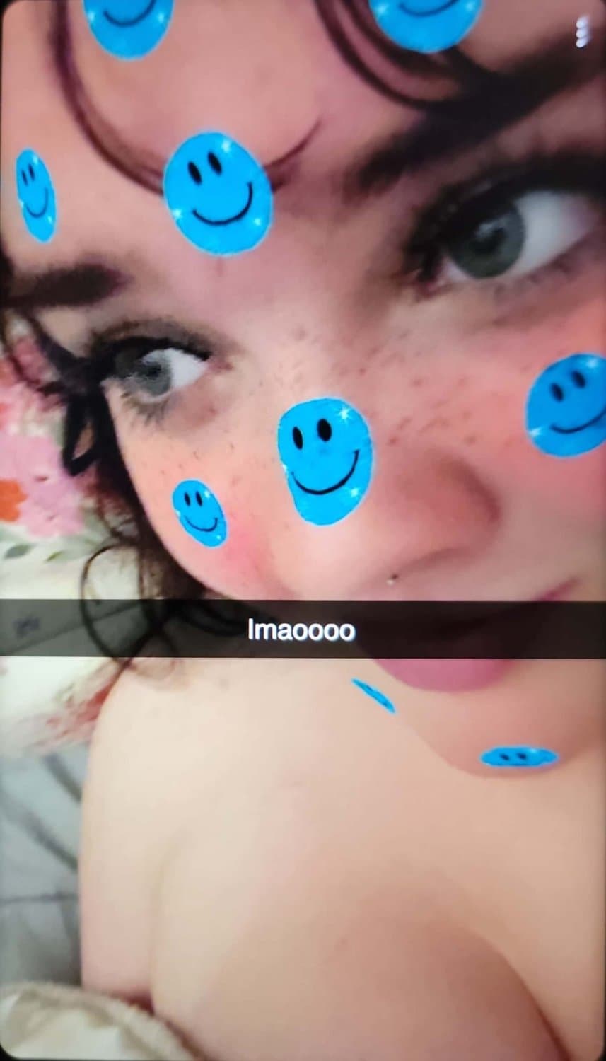 Click to view full size Hot teen girl shows her body off on snapchat