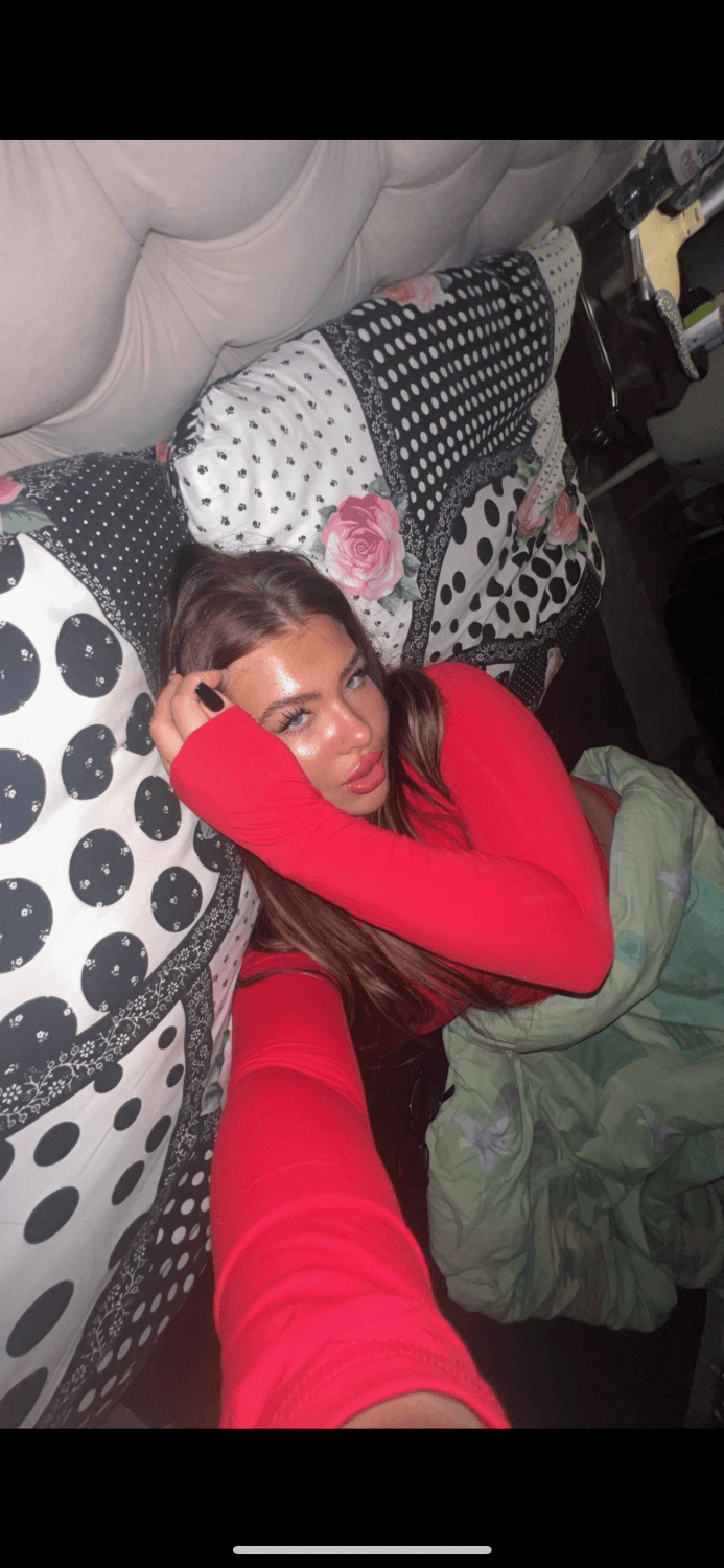 Young famous russian tiktoker gets leaked?