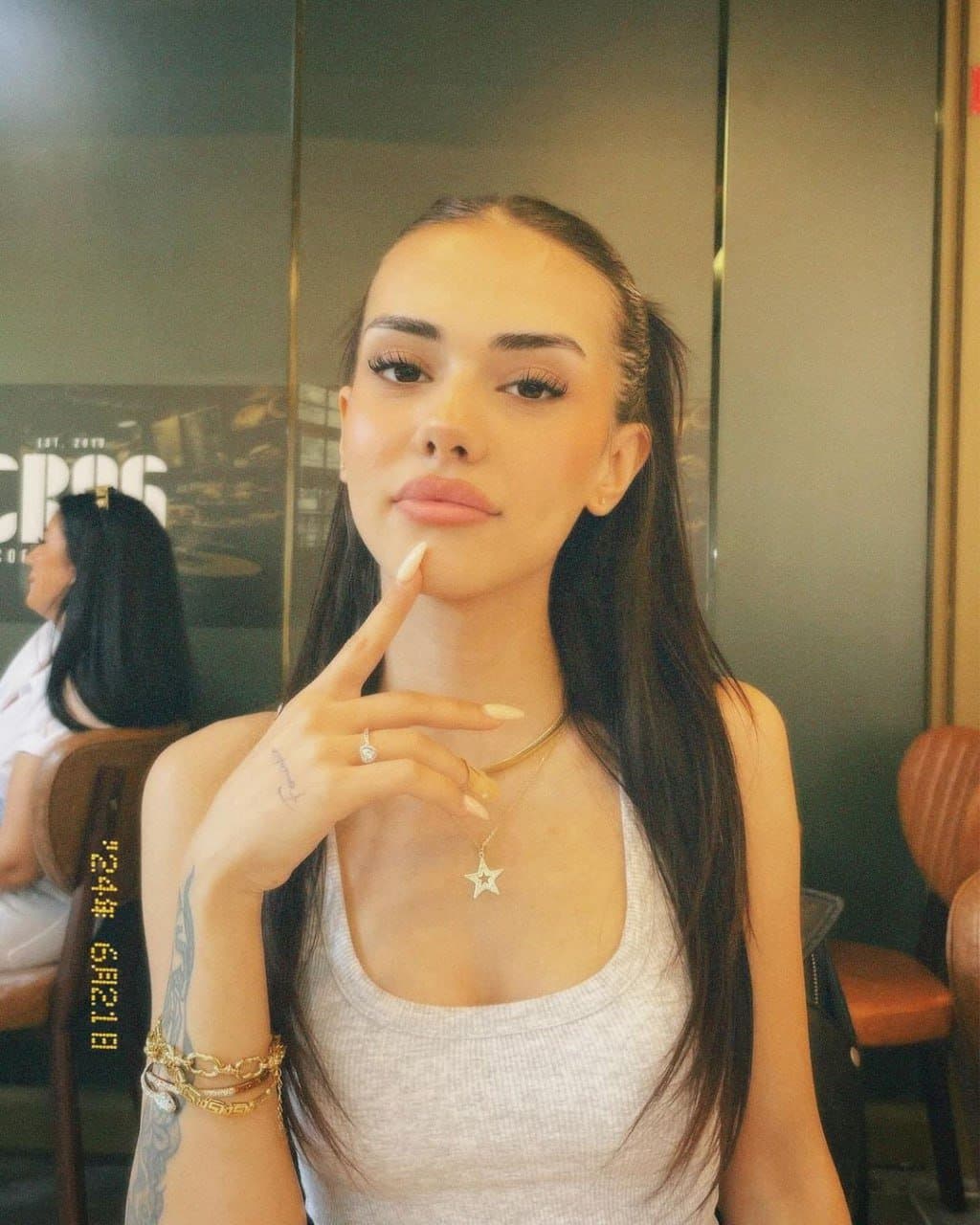 Leaked Stunning Teen Webslut Gets Pussy Pumped With Juice