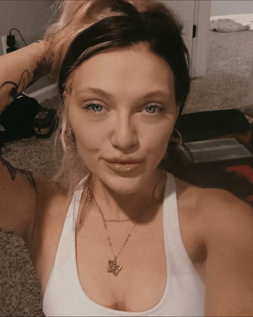 This headcase has been through the ringer. Not even surprised she had to take it up the ass.