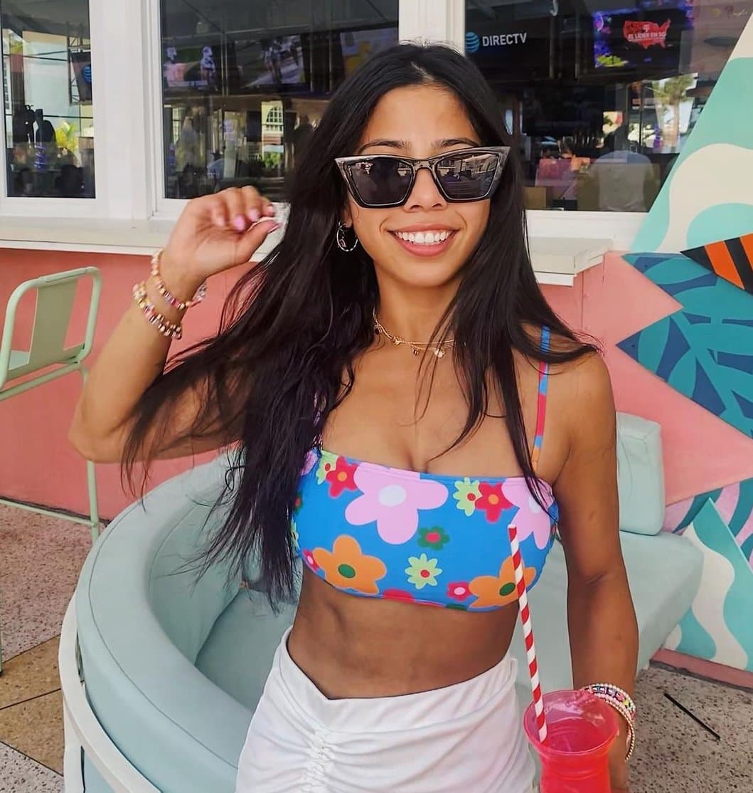 Tight Tiny College Cheerleader Georgie (Bikini)(Uniform)