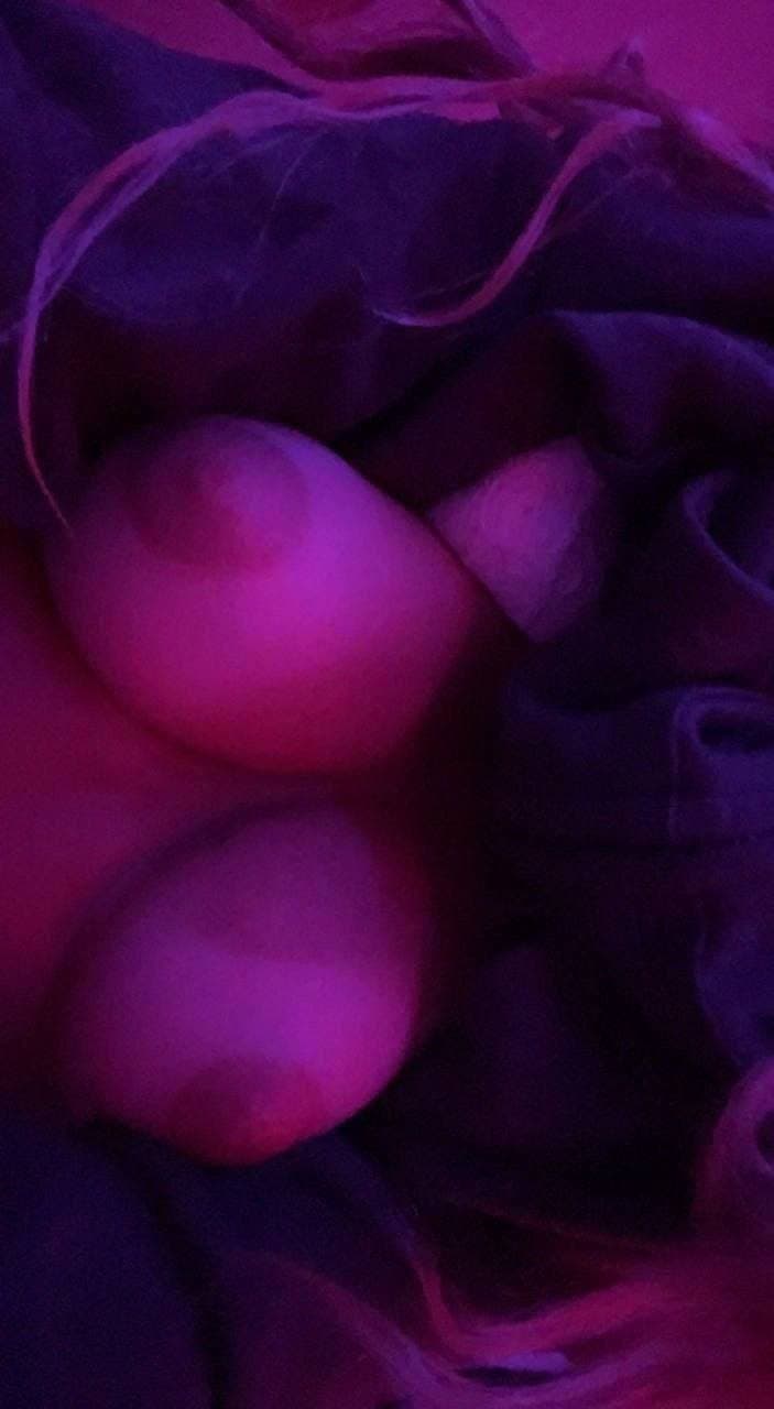 Look at This Blonde Smoke Show