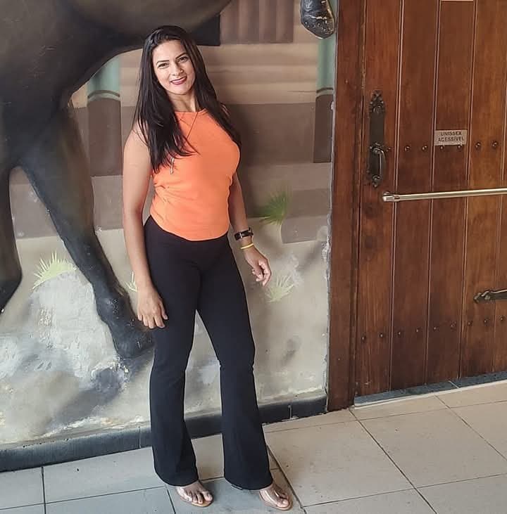 Casada Putinha teve seu vídeo vazado pelo seu comedor o cara comeu o cu no pelo e ainda gozo dentro