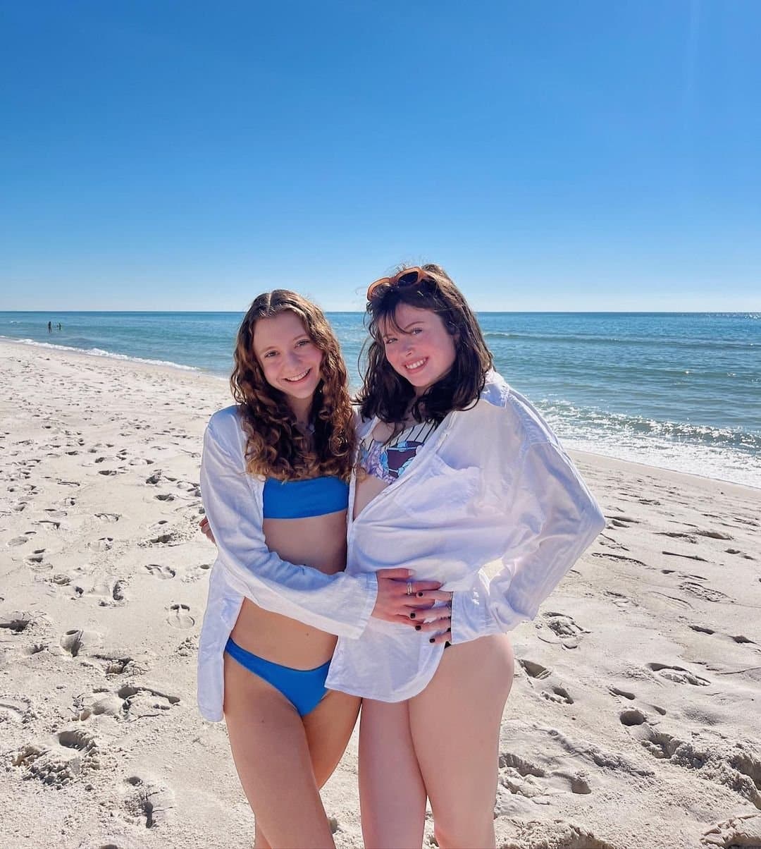 Sexy Teens in Bikinis