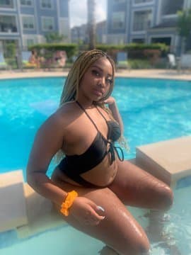 Sarasota Florida bbw slut Leanna slobbing on a dick & gettin fucked Doggystyle leaked