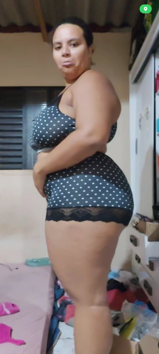 Click to view full size PEITUDA LEITEIRA bem cavalona, peituda de mais, aí deve gosta de da uma mamada na rola