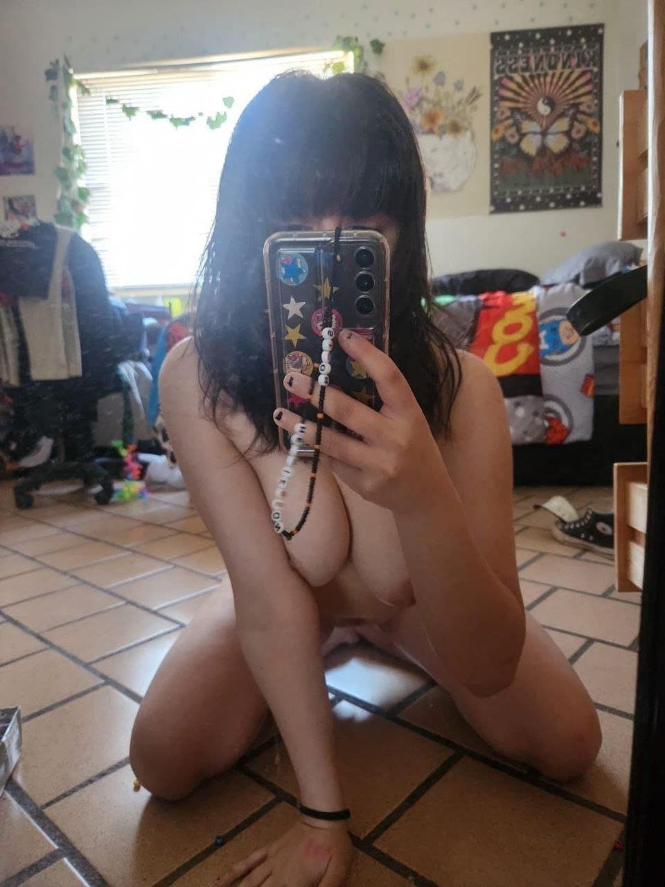 Click to view full size CAUGHT SISTER PHONE AND NOW I WANT TO FUCK HER PUSSY GOOD TEMPTING BROTHER