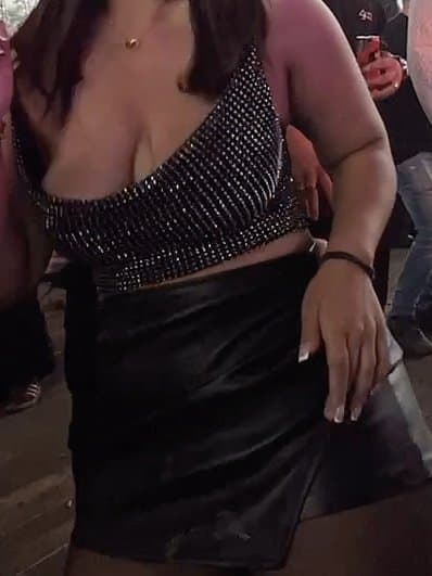 Bouncy boobs at festival (nipslip?)
