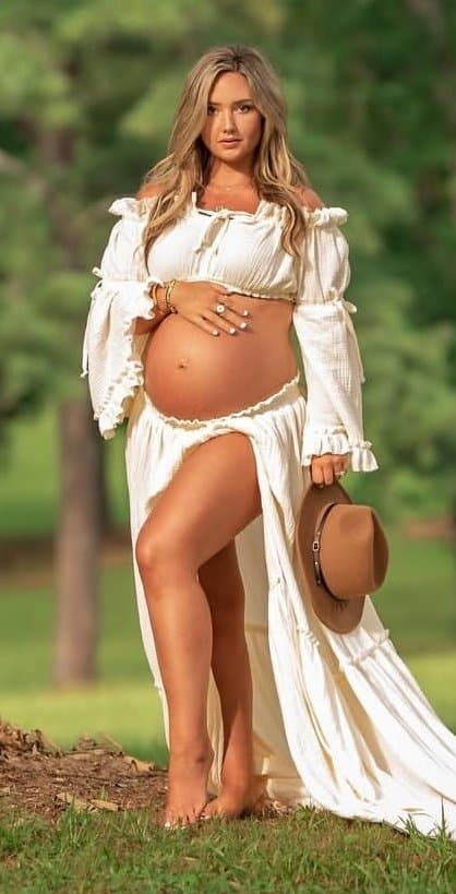 Hot Southern wife and mama Instagram influencer.