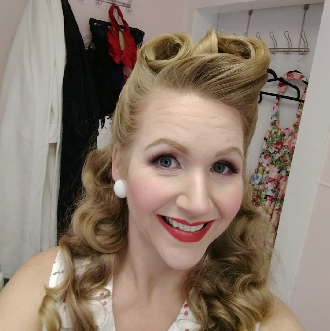 Rachel wanted to make sure everyone was ready to film her showing off her body at mardi gras