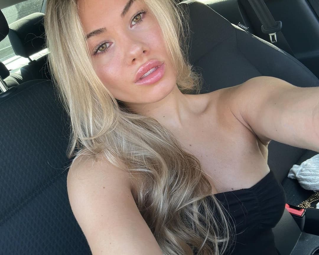 Canadian Webslut Charlotte