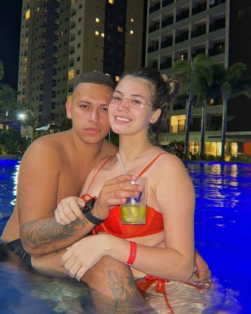 TEM CORNINHO QUE ACHA QUE CONHECE A PRÓPRIA PRINCESA. ESSE AQUI DESCOBRIU QUE ELA É UMA PUTONA