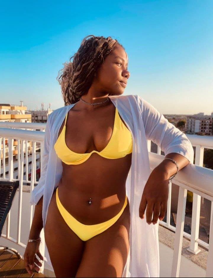 Ex namoradinho pediu pra vazar a putinha q agr ta com outro nome dela é Maria eduarda mora no RJ