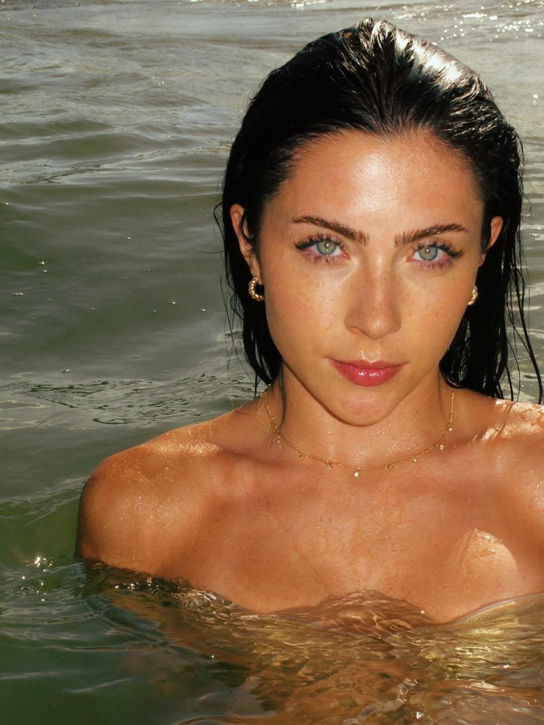 Jade Picon na praia , novas fotos lindos...Jade delicia morena , famosa gostosa !!!