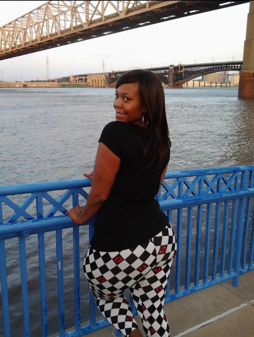 CURVY THICK EBONY MATURE