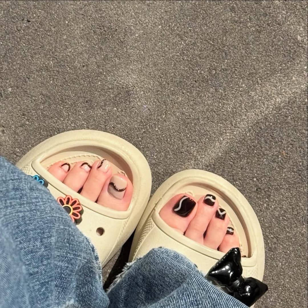 Asian shoes / feet & cum 3