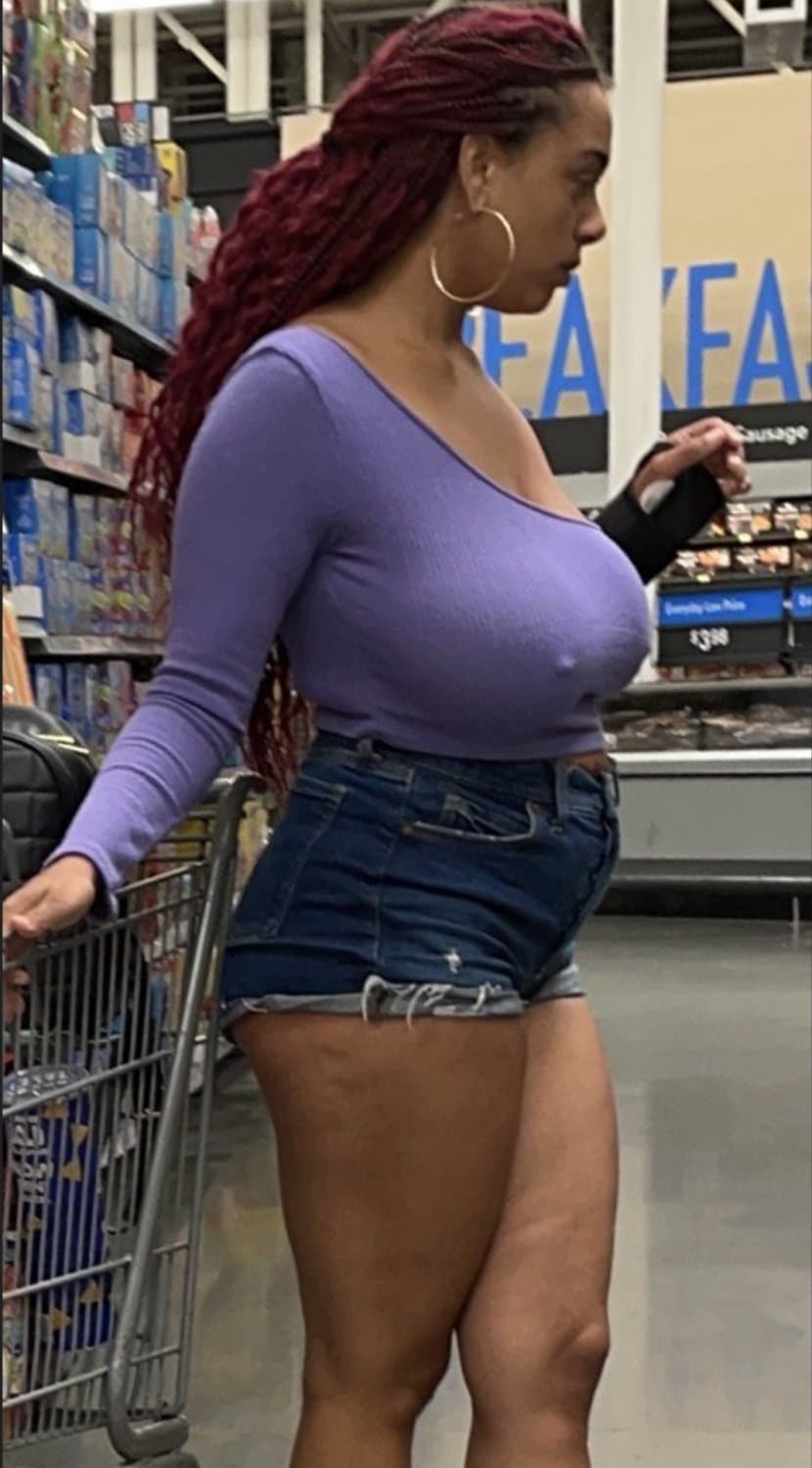 Big Tit Braless Black Chick In Walmart