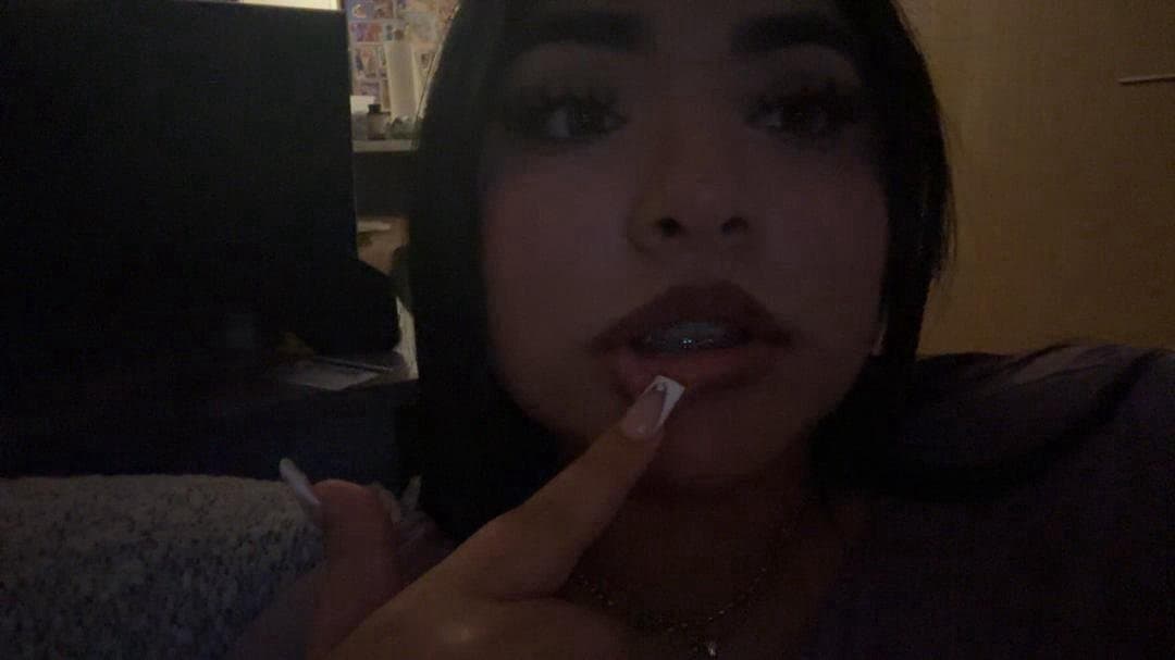 Ex gf Leah from Brooklyn wanted other men to be her daddy while she wore diapers dm for info