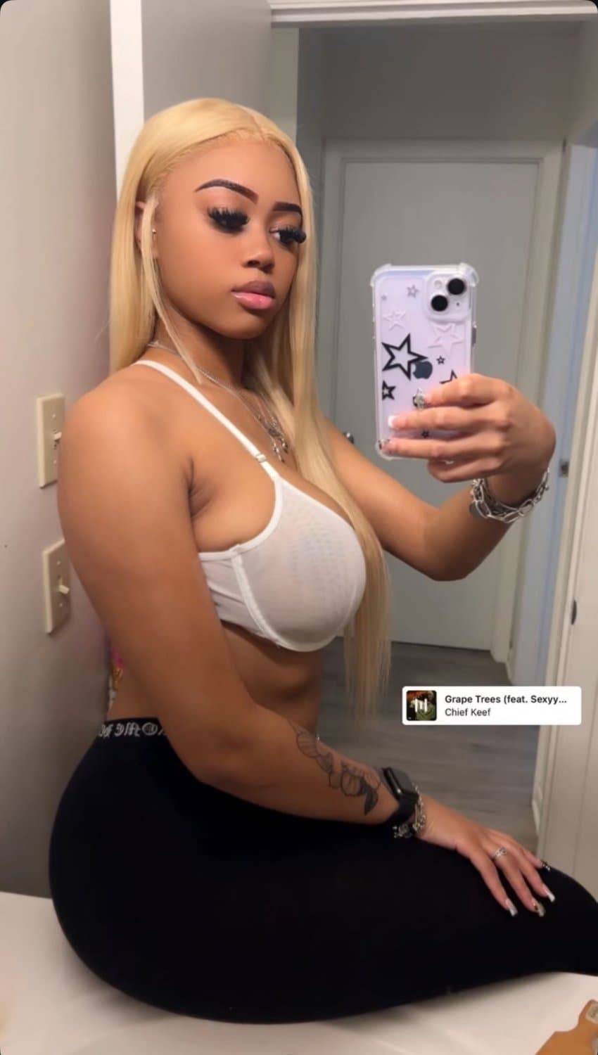 19 year old Ebony from Chicago has been draining my balls. best head I ever got